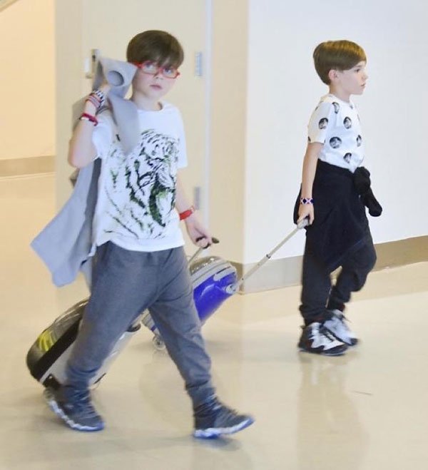Hijos de Ricky Martin en el aeropuerto
