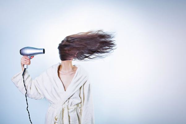 Read more about the article Un buen secador de pelo es el aliado perfecto…Un consejo de belleza para ti…