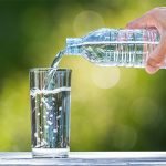 Es un mito el beber 2 litros diarios de agua