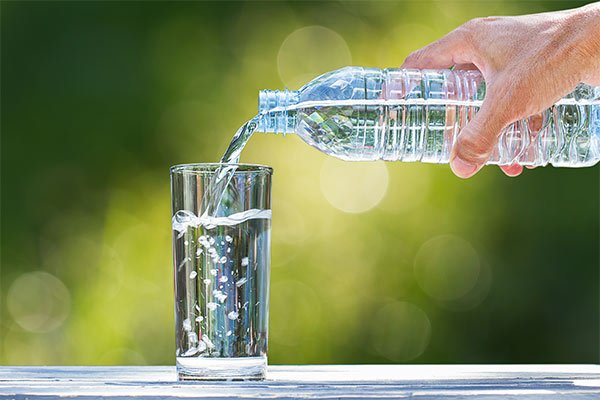 Read more about the article Es un mito el beber 2 litros diarios de agua