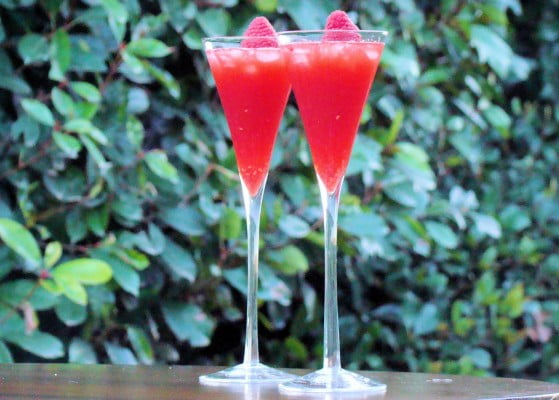 Read more about the article Cocktail del Viernes: Sour de Berries y Chirimoya…¡Simplemente Perfecto!