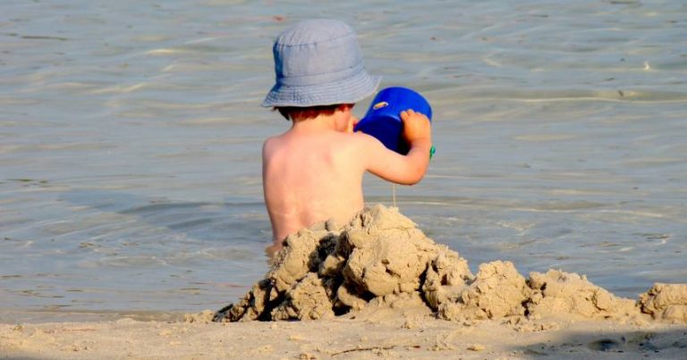 Read more about the article Vacaciones de verano: ¿Cómo ponerle límites a nuestros hijos?