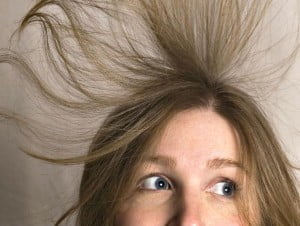 Read more about the article 5 tips para reducir la estática del cabello @CabellosHierbas