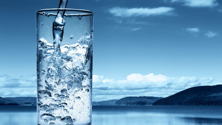 Read more about the article ¿Cuánta agua debo tomar para ser saludable y no causar alteraciones en la vejiga?