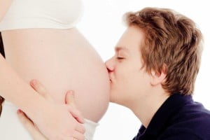Read more about the article ¿Embarazada? Tu hijo aprende palabras desde el útero ¡¡OJO con lo que hablas!!