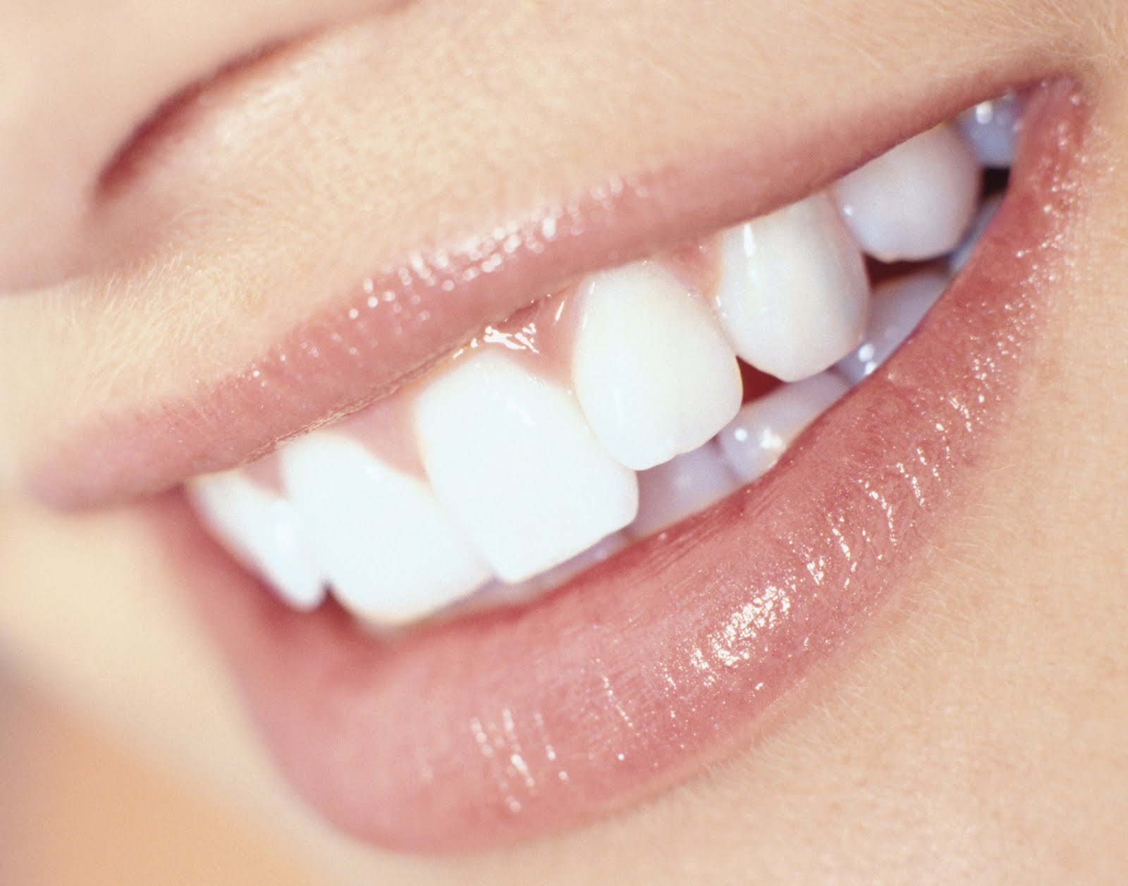 You are currently viewing Tips: 4 alimentos que ayudan a tener dientes sanos