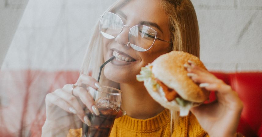 You are currently viewing Comer dos hamburguesas produce el mismo placer que un Orgasmo