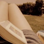 “Literatura histérica”: Videos de chicas leyendo mientras un vibrador las lleva al Orgasmo