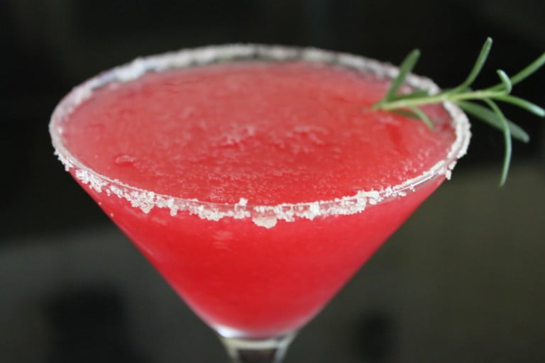 Read more about the article Cocktail para las Fiestas: receta de Cranberry Kiss Navideño