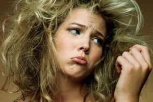 Read more about the article Cómo evitar que el cabello se quiebre