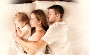 Read more about the article ¿Es beneficioso dormir con nuestros hijos?