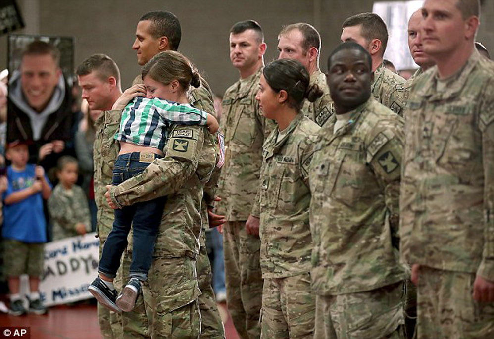 You are currently viewing ¡¡Hijo de Militar corre a los brazos de su Madre después de 9 Meses!!
