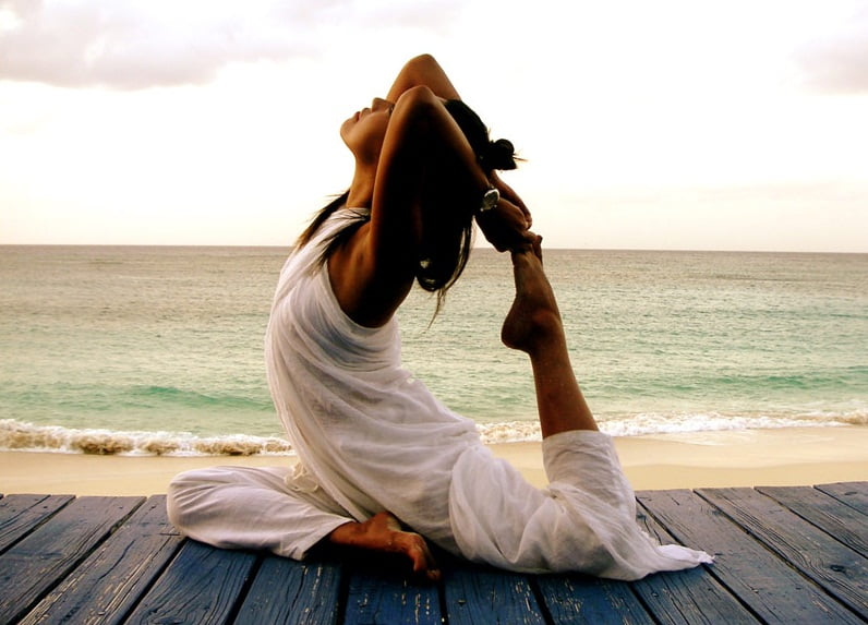 You are currently viewing Vuelve a sentirte viva con Anusara Yoga @sofiayavar