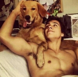 Read more about the article ‘Hombres guapos con perros’ es la cuenta en Instagram que debes seguir