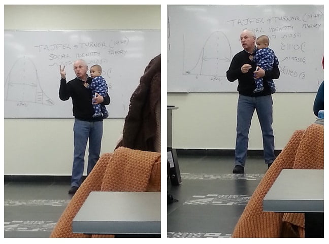 Read more about the article El profesor que dio una clase con bebé en brazos conmueve a las redes sociales