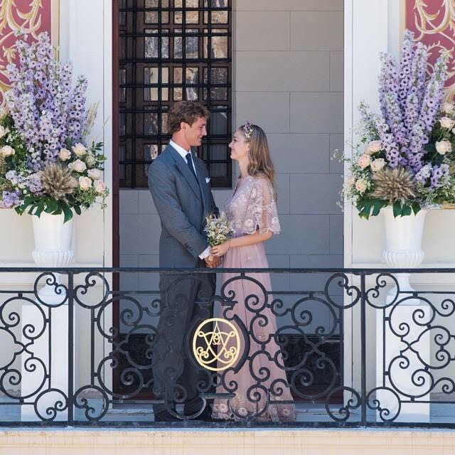 Read more about the article Beatrice Borromeo elige un vestido rosa de Valentino para su boda con Pierre Casiraghi