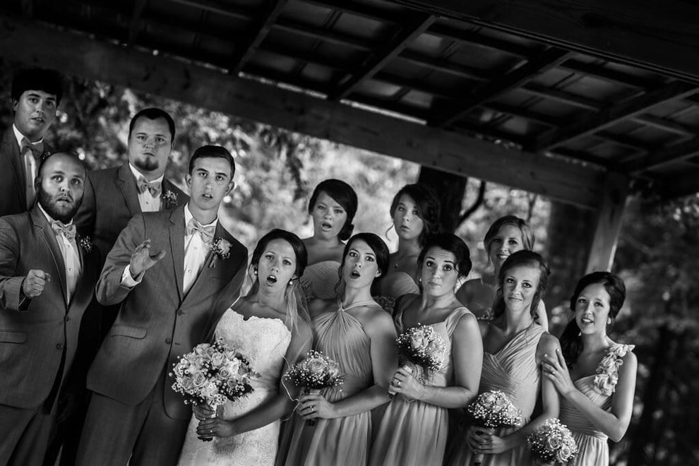 You are currently viewing Un fotógrafo se cae mientras hace una foto de boda y el resultado es genial