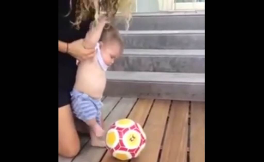 You are currently viewing El hijo de Shakira con solo 6 meses ya patea el balón