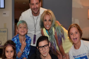 Read more about the article Britney Spears se une a las cabelleras coloridas