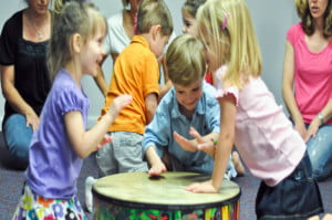 Read more about the article Kindermusik, aprendizaje para tus hijos