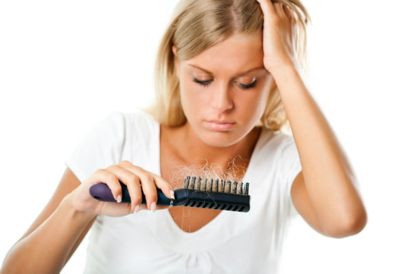 Read more about the article ¿Por qué se nos cae el cabello?