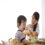 ¿Por qué debemos ser exigentes con nuestros hijos a la hora de comer?