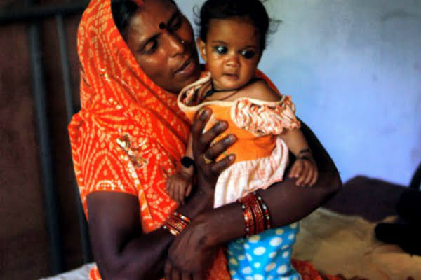Read more about the article Las madres solteras en India podrán tener la custodia legal de sus hijos