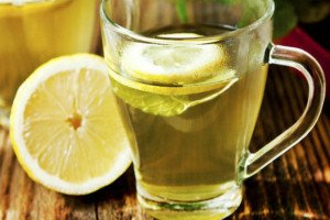 Read more about the article Conoce los beneficios de tomar agua tibia con limón