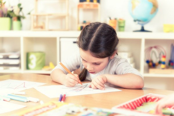 You are currently viewing 30 formas de entretener a un niño según el método Montessori