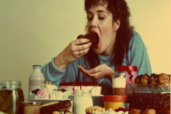 Read more about the article Cómo controlar la ansiedad a la hora de comer