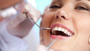 Read more about the article Sensibilidad dental: por qué ocurre y qué hacer