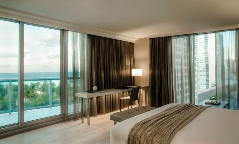 Read more about the article AC Hotel Miami Beach: comodidad y estilo