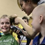 80 niños se cortaron el cabello para solidarizar con una compañera que tenía cáncer