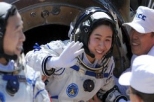 Read more about the article Así es para una mujer astronauta tener su período en el espacio