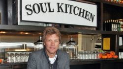 Read more about the article Bon Jovi y su restaurante donde no cobra a personas de escasos recursos