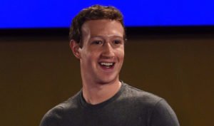 Read more about the article Genial respuesta de Zuckerberg al comentario de una abuelita en Facebook