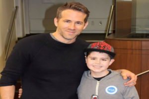 Read more about the article Ryan Reynolds escribió una carta conmovedora a su fan para despedirse