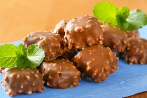 Read more about the article ¡Aprende a hacer bombones caseros de chocolate y nuez!