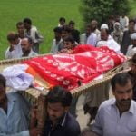 Pakistán: Hombre asesinó a su hermana modelo “por honor”