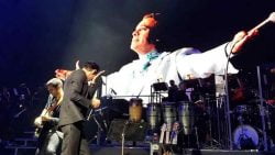 Read more about the article Marc Anthony rompe en llanto al recordar en concierto a Juan Gabriel