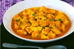 Read more about the article Pollo al curry con arroz: fácil, sabroso y económico