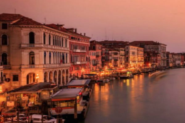 Read more about the article Venecia y 6 divertidos paseos que entrega la ciudad
