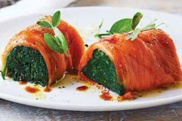 Read more about the article Esta receta de salmón ahumado relleno de espinaca te encantará
