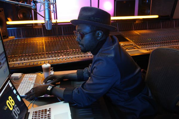 Read more about the article Will.i.am se toma Nescafé Dolce Gusto y sus redes sociales