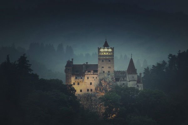 You are currently viewing ¿Te atreverías a pasar una noche en el castillo de Drácula?