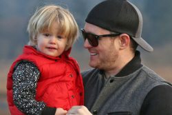 Read more about the article Michael Bublé confirma la enfermedad de su hijo Noah de tres años