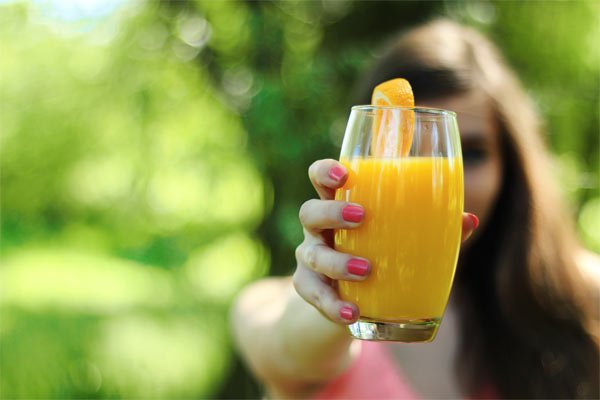 beneficios del jugo de naranja