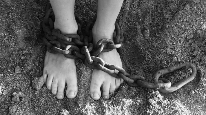 Read more about the article Bacha bazi la terrible tradición que convierte a niños y adolescentes en esclavos sexuales