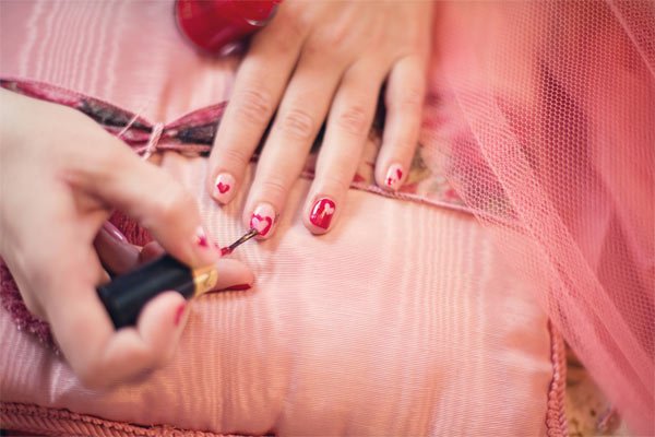 Read more about the article Cómo cuidar las uñas en casa para que estén fuertes y bonitas
