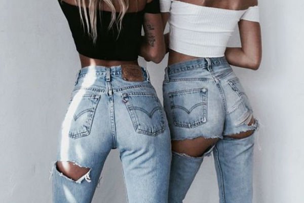You are currently viewing Jeans rasgados en el glúteo, ¿los usarías?